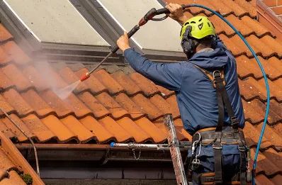 Démoussage et hydrofuge de toiture à Malras